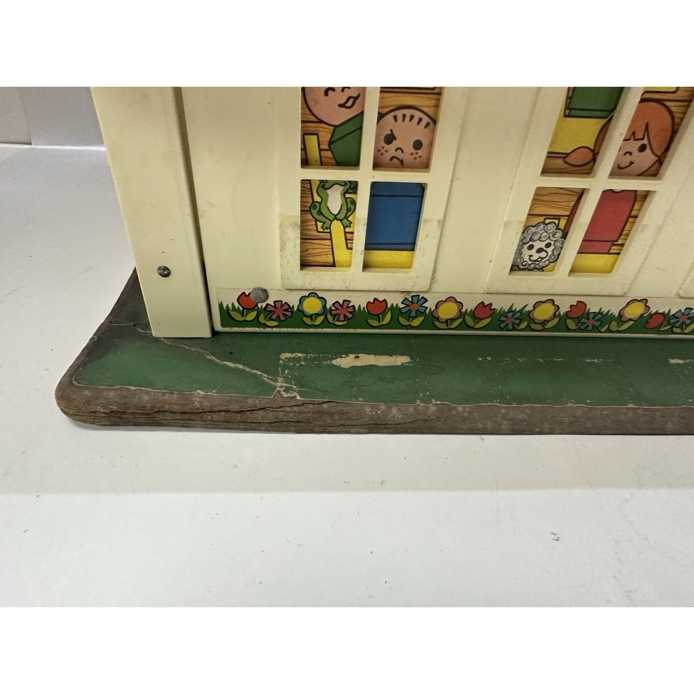 Vintage Fisher-Price #923 Small People School house - school only - Picture 2 of 12